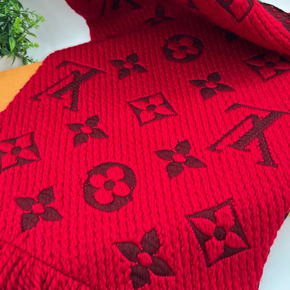 Louis Vuitton Red Wool Scarf Authentic 😍 - Picture 4 of 5
